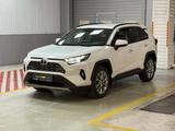 Toyota RAV4 2022 года за 20 190 000 тг. в Алматы