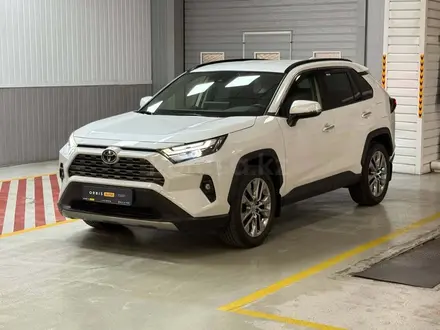 Toyota RAV4 2022 года за 20 190 000 тг. в Алматы