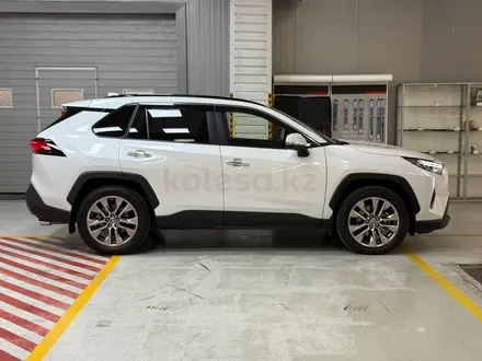 Toyota RAV4 2022 года за 20 190 000 тг. в Алматы – фото 5