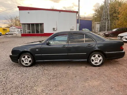 Mercedes-Benz E 230 1996 года за 2 000 000 тг. в Караганда – фото 3