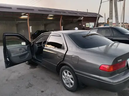 Toyota Camry 2000 года за 4 000 000 тг. в Тараз – фото 3