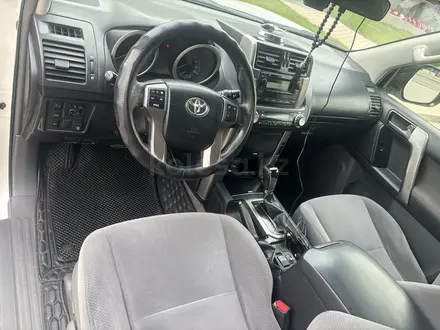 Toyota Land Cruiser Prado 2012 года за 15 000 000 тг. в Актобе – фото 10