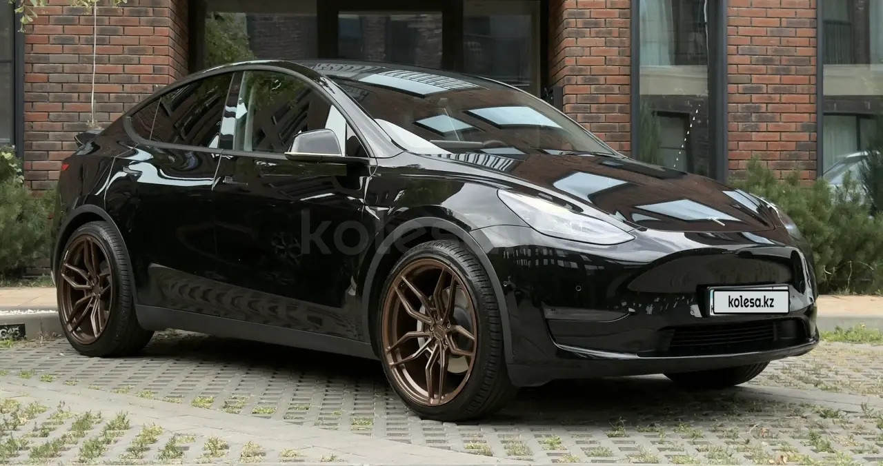 Tesla Model Y, 2021