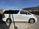 Toyota Vellfire 2010 года за 8 000 000 тг. в Атырау – фото 2