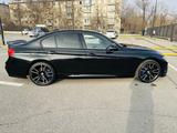BMW 330 2017 года за 13 500 000 тг. в Шымкент – фото 2