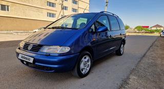 Volkswagen Sharan 1997 года за 1 490 000 тг. в Астана