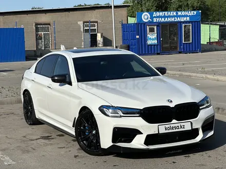 BMW 540 2018 года за 17 700 000 тг. в Алматы – фото 2