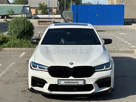BMW 540 2018 года за 17 700 000 тг. в Алматы – фото 3