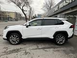 Toyota RAV4 2019 года за 15 500 000 тг. в Шымкент – фото 3