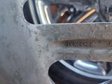 Диски R22 PCD6*139.7 с шинами YOKOHAMA ic GUARD 285/45 R22 за 400 000 тг. в Риддер – фото 4