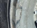 Диски R22 PCD6*139.7 с шинами YOKOHAMA ic GUARD 285/45 R22 за 400 000 тг. в Риддер – фото 5
