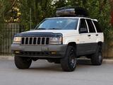 Jeep Grand Cherokee 1997 года за 5 300 000 тг. в Астана