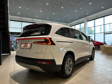 Hyundai Custin Travel 2024 года за 15 490 000 тг. в Петропавловск – фото 2