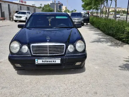 Mercedes-Benz E 280 1996 года за 2 400 000 тг. в Актау