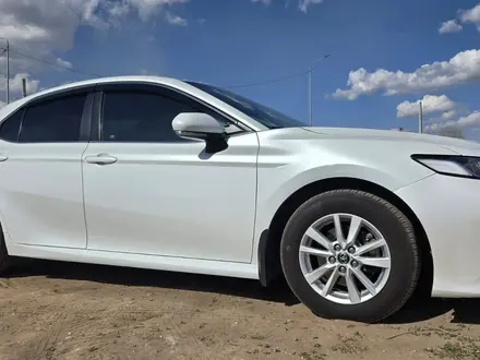 Toyota Camry 2021 года за 13 000 000 тг. в Павлодар – фото 2