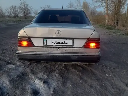 Mercedes-Benz E 200 1991 года за 1 049 328 тг. в Караганда – фото 12