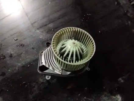 Вентилятор печки Ауди А4 В5 за 17 000 тг. в Караганда