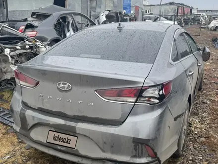 Hyundai Sonata 2018 года за 2 653 960 тг. в Актобе – фото 4