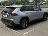 Toyota RAV4 2023 года за 15 200 000 тг. в Костанай – фото 3