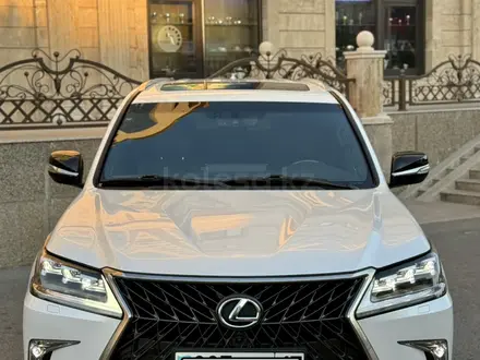 Lexus LX 570 2018 года за 46 000 000 тг. в Алматы – фото 2