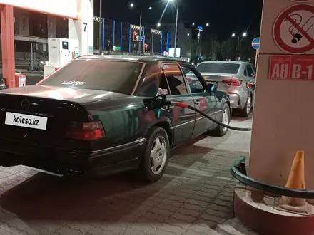 Mercedes-Benz E 280 1995 года за 2 500 000 тг. в Астана – фото 2