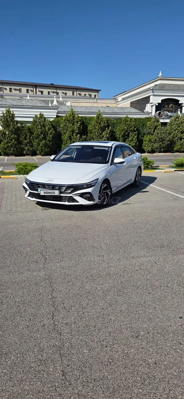 Hyundai Elantra, 2024