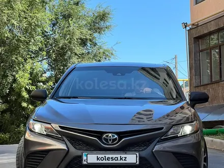 Toyota Camry 2018 года за 11 200 000 тг. в Алматы – фото 2