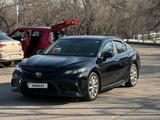 Toyota Camry 2021 года за 14 900 000 тг. в Алматы – фото 3
