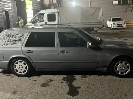 Mercedes-Benz E 230 1989 года за 1 150 000 тг. в Астана – фото 4