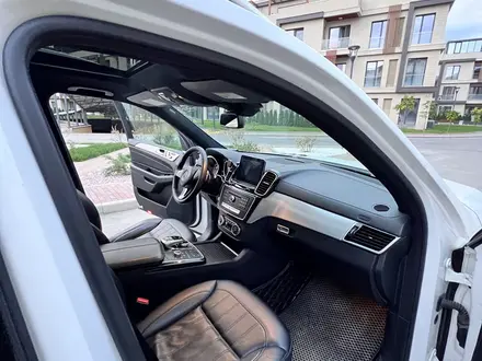 Mercedes-Benz GLS 400 2018 года за 37 000 000 тг. в Алматы – фото 17