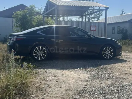 Lexus ES 250 2018 года за 21 000 000 тг. в Усть-Каменогорск – фото 6