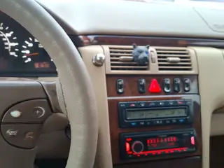 Mercedes-Benz E 320