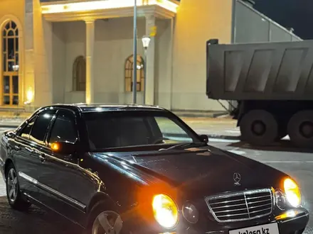 Mercedes-Benz E 320 2001 года за 3 900 000 тг. в Астана – фото 2