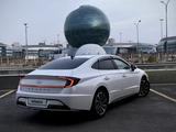 Hyundai Sonata 2021 годаүшін13 700 000 тг. в Астана – фото 2