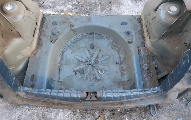 Панель задняя фартук в сборе с багажника днищем запаски за 110 000 тг. в Астана