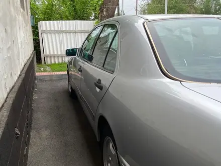 Mercedes-Benz E 280 1998 года за 3 000 000 тг. в Алматы – фото 2