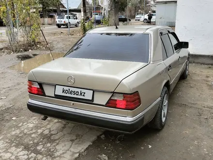 Mercedes-Benz E 200 1990 года за 2 000 000 тг. в Жаркент – фото 3