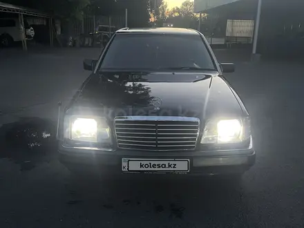 Mercedes-Benz E 220 1993 года за 2 100 000 тг. в Талдыкорган – фото 3