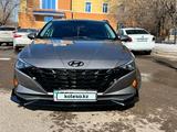 Hyundai Elantra 2022 года за 9 500 000 тг. в Караганда – фото 2