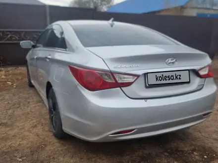 Hyundai Sonata 2010 года за 4 400 000 тг. в Уральск – фото 2