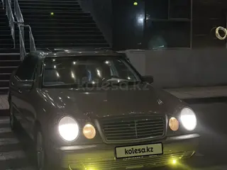 Mercedes-Benz E 320