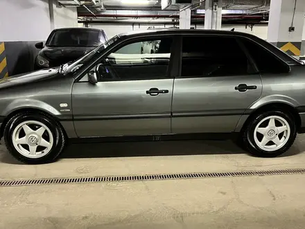 Volkswagen Passat 1993 года за 3 600 000 тг. в Астана – фото 2