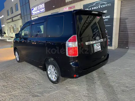 Toyota Noah 2007 года за 7 500 000 тг. в Атырау – фото 3