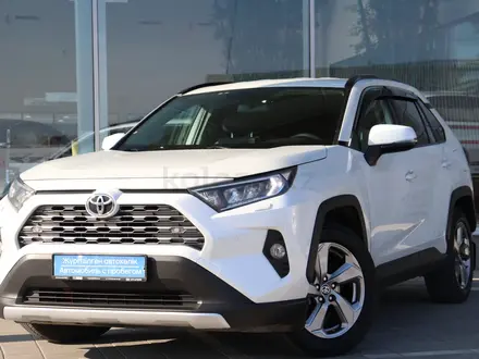 Toyota RAV4 Prestige 2020 года за 12 390 000 тг. в Костанай