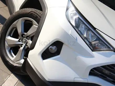 Toyota RAV4 Prestige 2020 года за 12 390 000 тг. в Костанай – фото 9