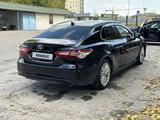 Toyota Camry 2018 годаfor14 200 000 тг. в Шымкент – фото 2