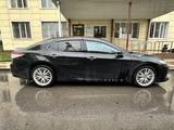 Toyota Camry 2018 годаfor14 100 000 тг. в Шымкент – фото 4