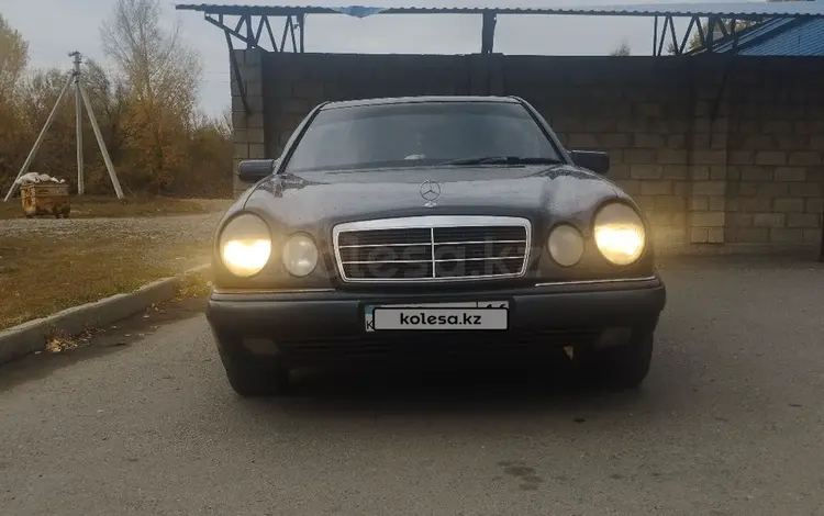 Mercedes-Benz E 200 1995 года за 2 400 000 тг. в Усть-Каменогорск