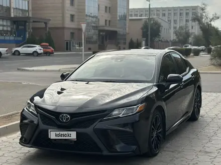 Toyota Camry 2020 года за 9 500 000 тг. в Актау