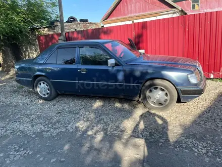 Mercedes-Benz E 230 1989 года за 1 400 000 тг. в Караганда – фото 3